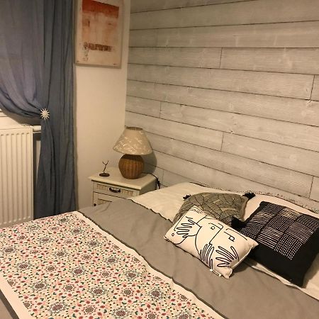 Jolie Chambre Dans Quartier Calme Eysines Exterior photo